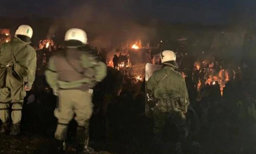 Έβρος: Χειροκροτήματα και επευφημίες από τους κατοίκους της περιοχής στα ΜΑΤ
